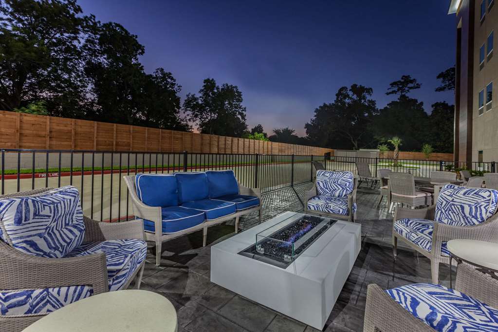 La Quinta Inn & Suites by Wyndham Houston East at Sheldon Rd - photo 31