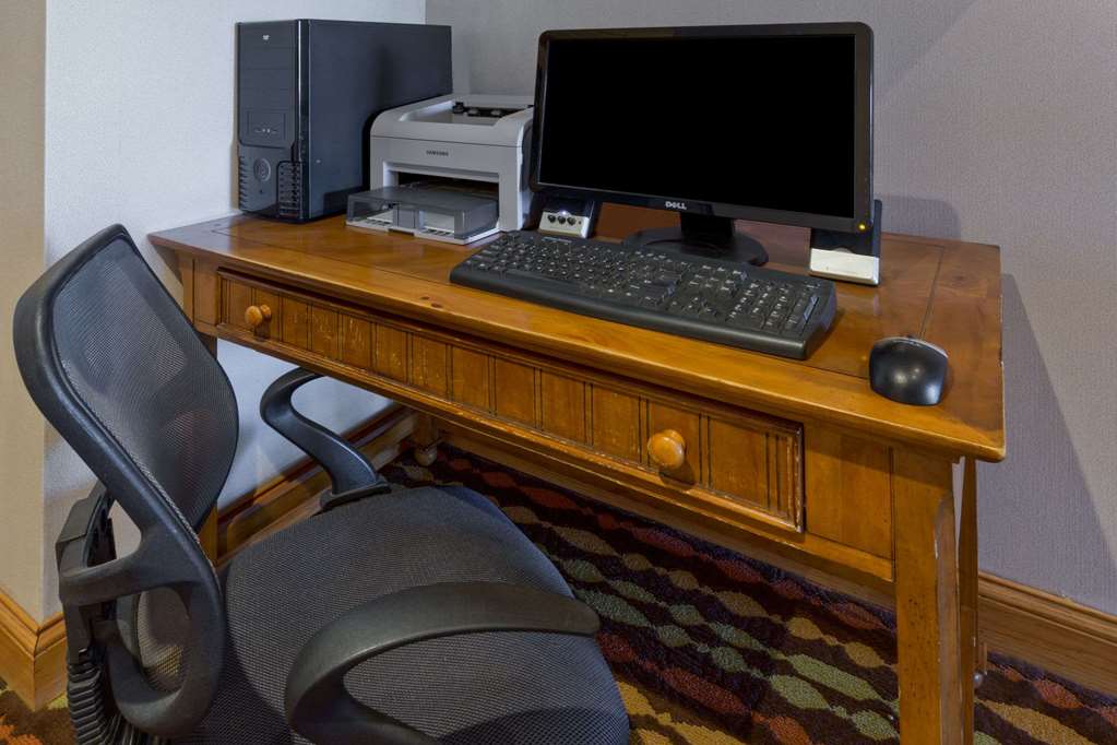 Super 8 by Wyndham Cloverdale - photo 18