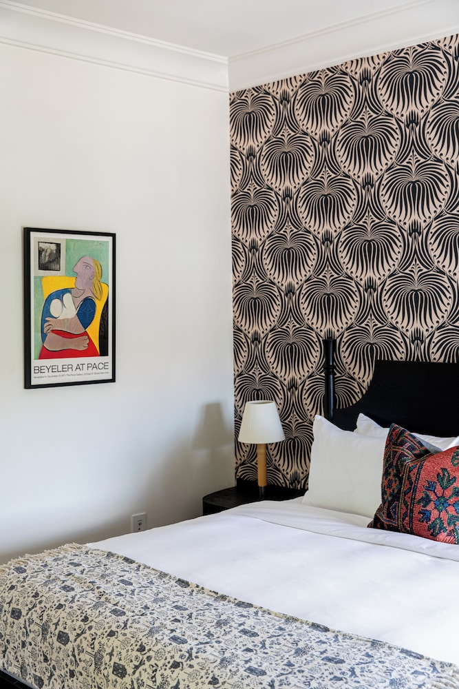 The Pinch Hotel - photo 17