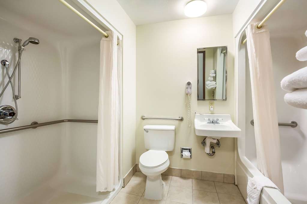 Econo Lodge Inn & Suites Fairview Heights St. Louis - photo 22