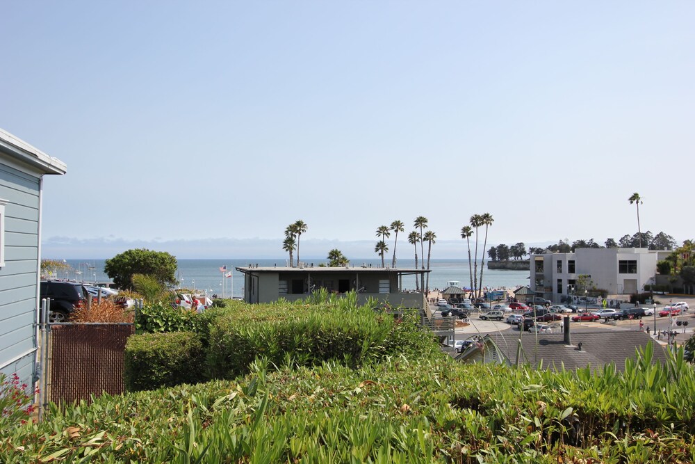 Edgewater Beach Inn - photo 72