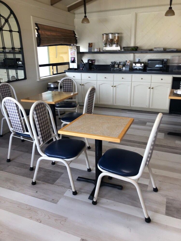 Rodeway Inn at Morro Bay - photo 3