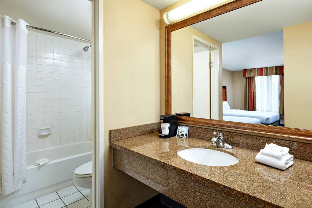 La Quinta Inn & Suites by Wyndham Thousand Oaks Newbury Park - photo 22