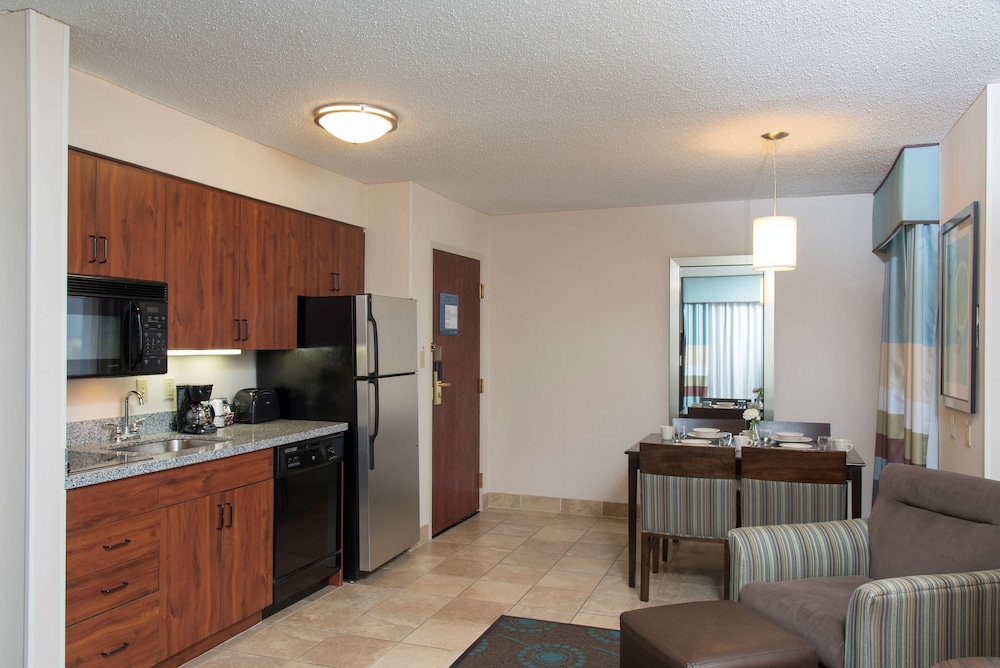 Hampton Inn and Suites Kokomo - photo 24