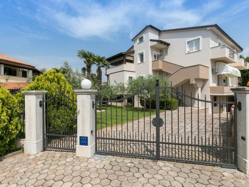 Apartments Aida — 4-Star Luxury Hotel in Porec, Croatia