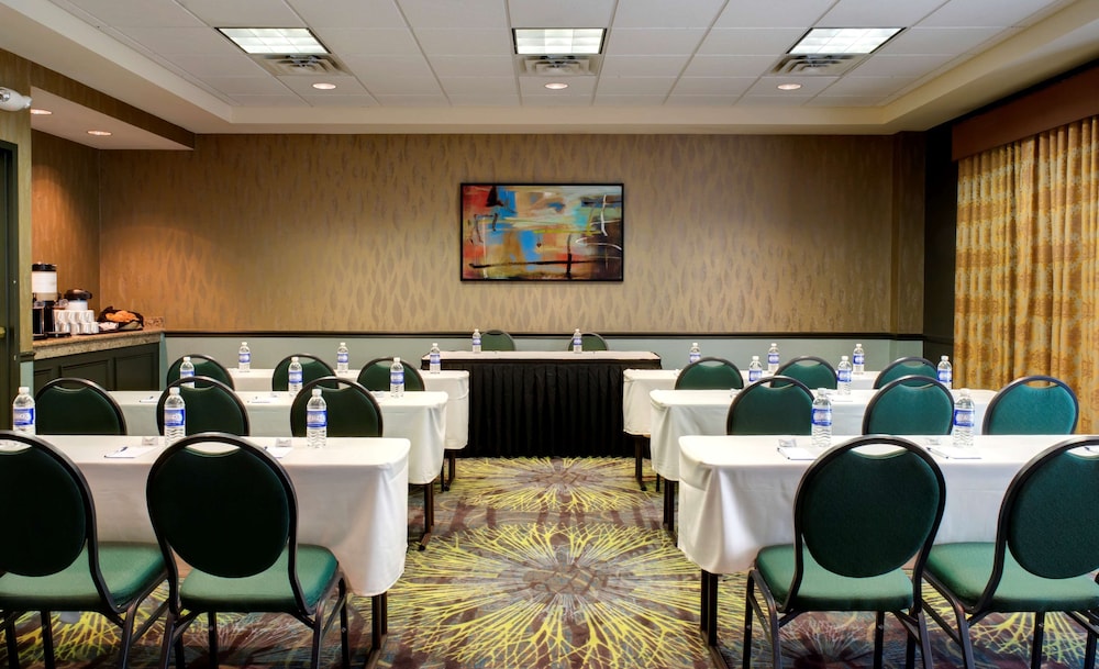 Hilton Garden Inn Albany Airport - photo 26