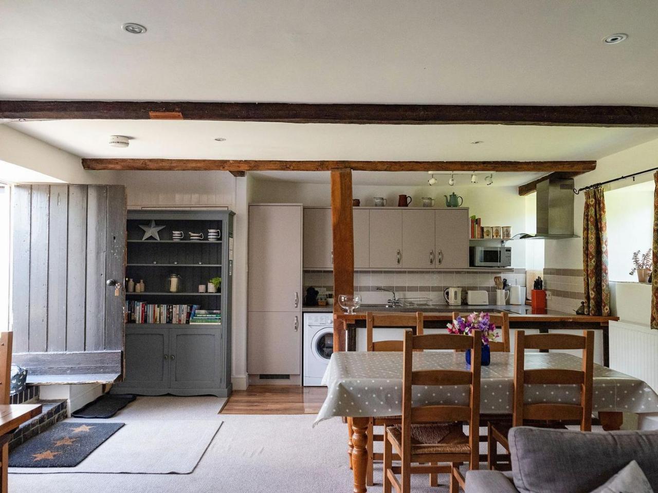 Old Orchard Cottage — 4-Star Luxury Hotel in Sherborne, United Kingdom