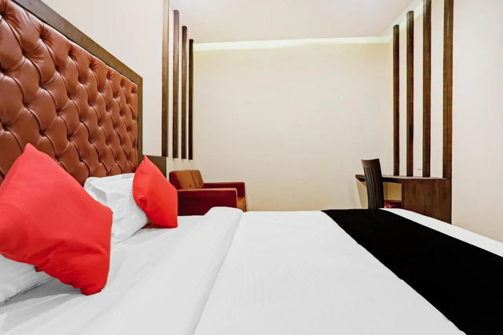 Fabhotel New Radsson Suite