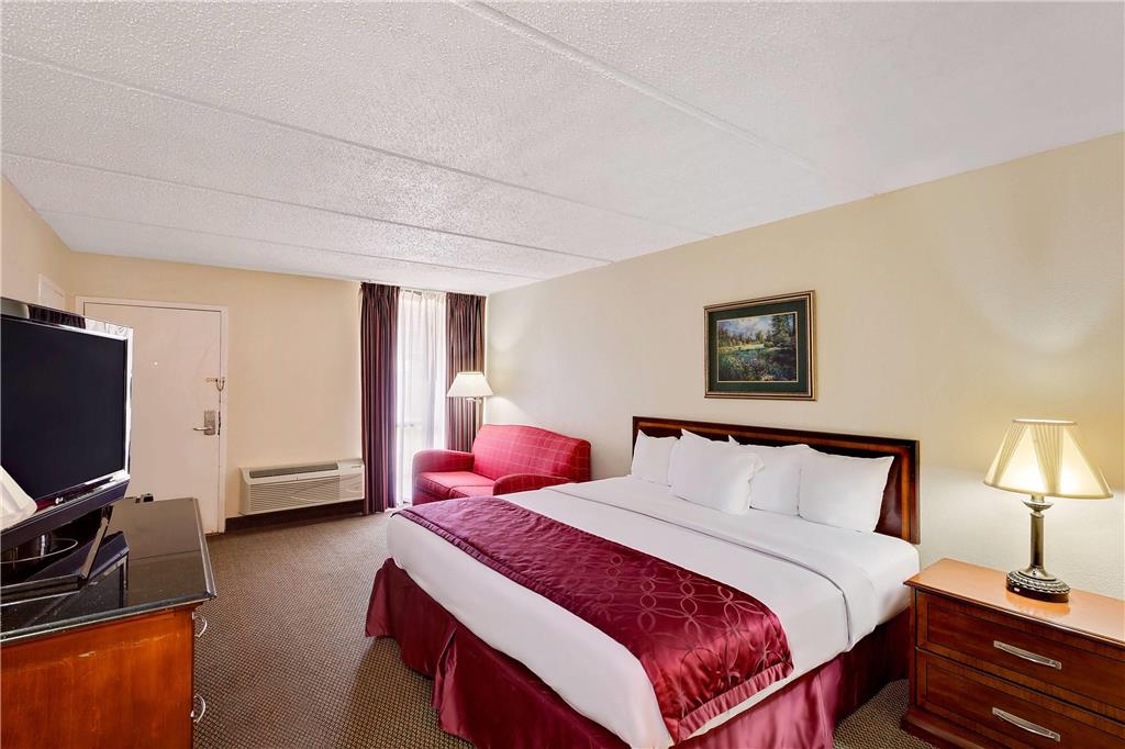 Days Inn by Wyndham Bay City - photo 10