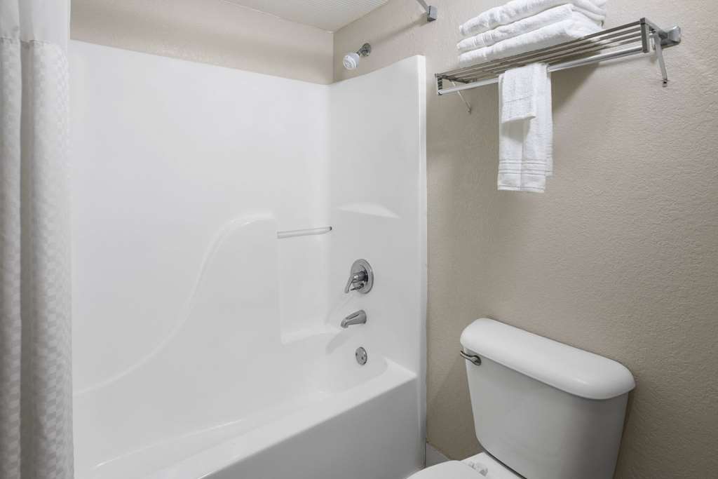 Days Inn by Wyndham Waycross - photo 19