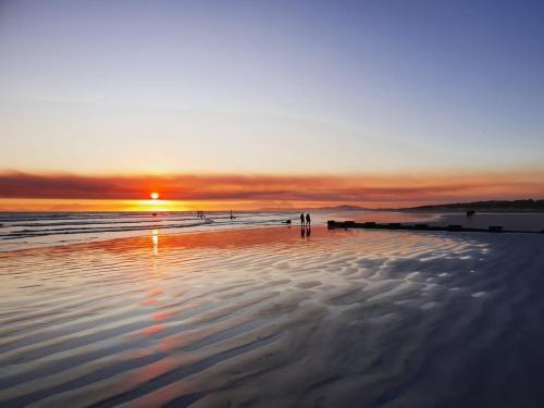OysterCatcher Self Catering Accommodation Strand — 4-Star Luxury Hotel in Cape Town, South Africa
