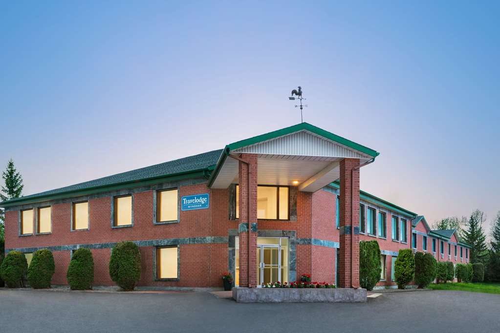 Travelodge by Wyndham Rigaud in Rigaud, Canada