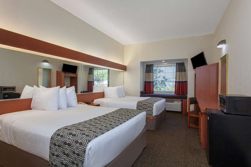 Microtel Inn & Suites by Wyndham Lady Lake The Villages - photo 11
