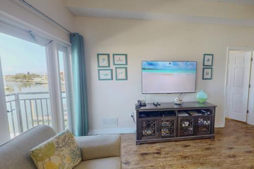 305 Madeira Bay Resort - photo 7