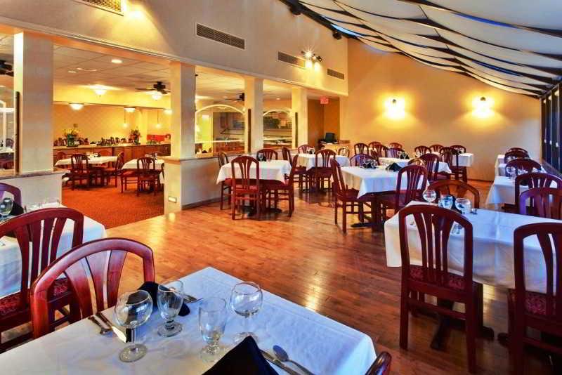 Ramada Plaza By Wyndham Rochester Airport