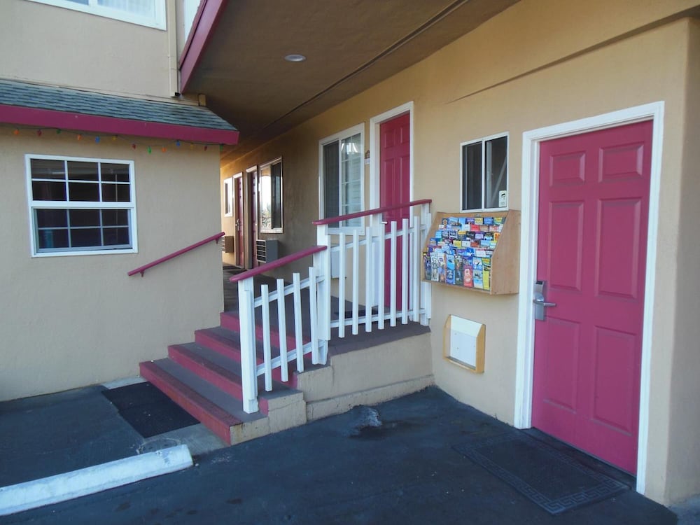 Sealamp Inn - photo 48