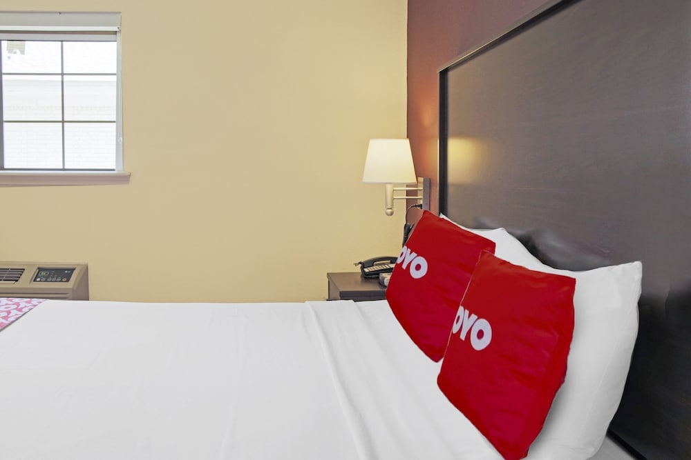 OYO Hotel McAllen Airport South - photo 35