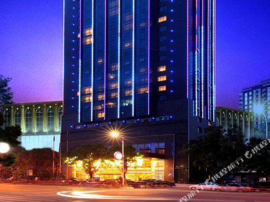 Crystal Hotel — hotel in Huangshi