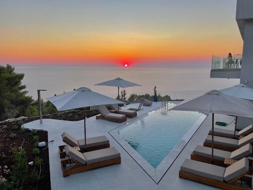 Calma Suites Lefkada — 4-Star Luxury Hotel in Lefkada, Greece