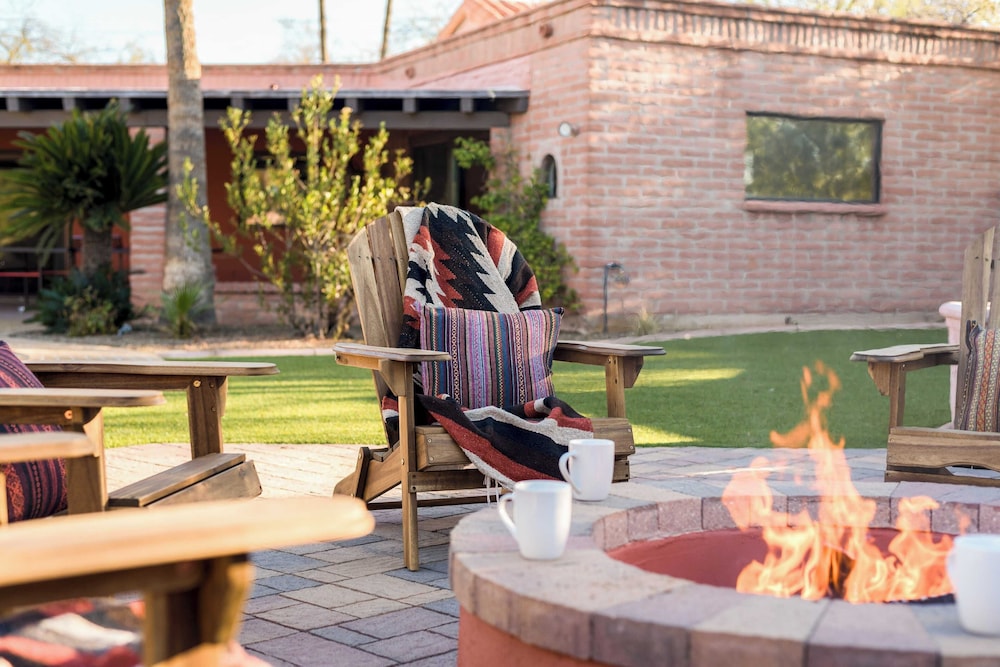Charming 5BDR Hacienda w Pool Fire Pit Billiards La Casona by AvantStay - photo 4
