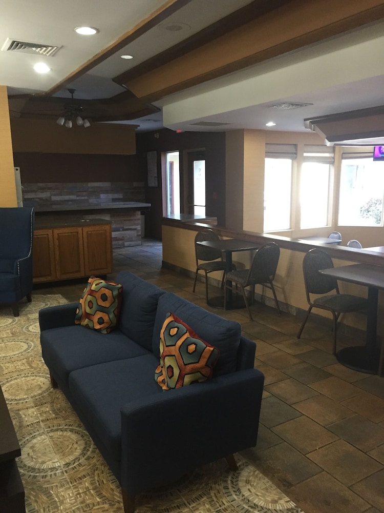 Quality Inn & Suites Albuquerque Midtown University Area - photo 23