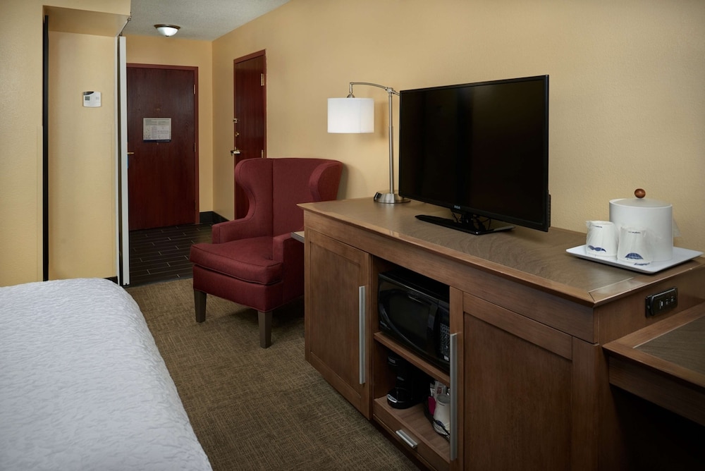 Hampton Inn Shelbyville - photo 14