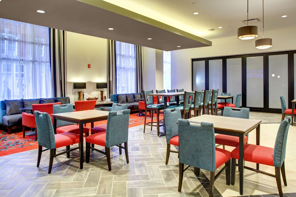 Hampton Inn & Suites Roanoke Downtown - photo 35