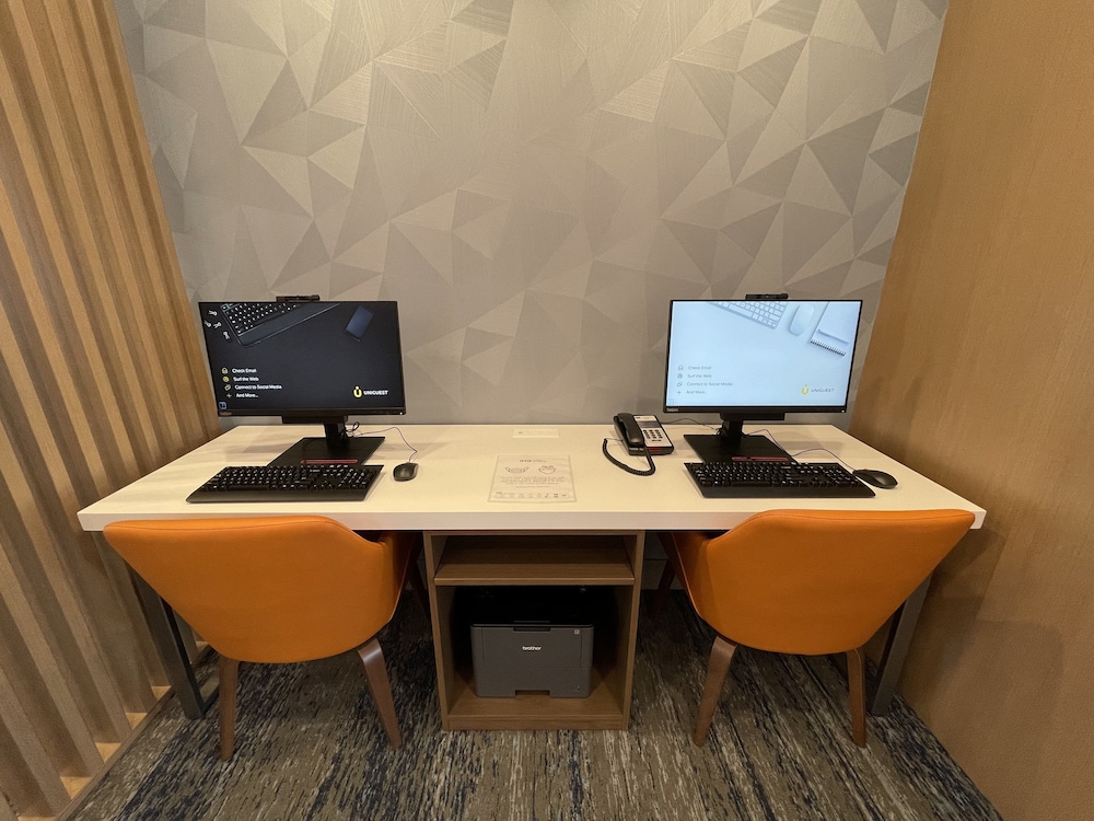 Holiday Inn Express & Suites Ft. Smith Airport by IHG - photo 30