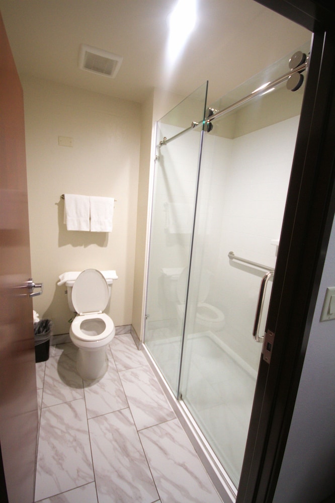 Atrium Hotel and Suites - photo 26