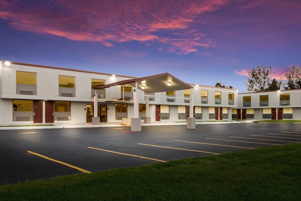 Econolodge Inn & Suites - featured photo