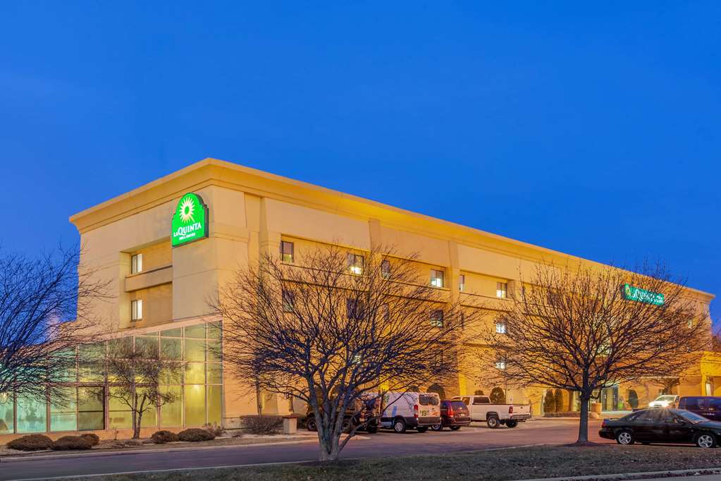 La Quinta Inn & Suites by Wyndham Chicago Tinley Park - photo 4