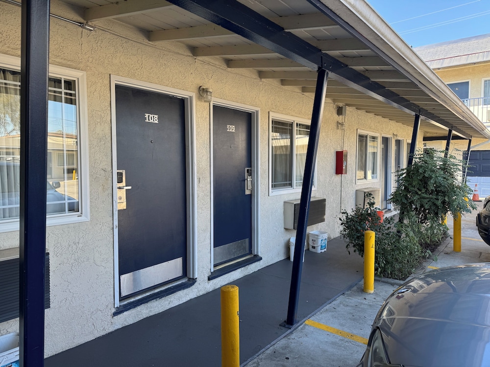 Hiland Motel - photo 28