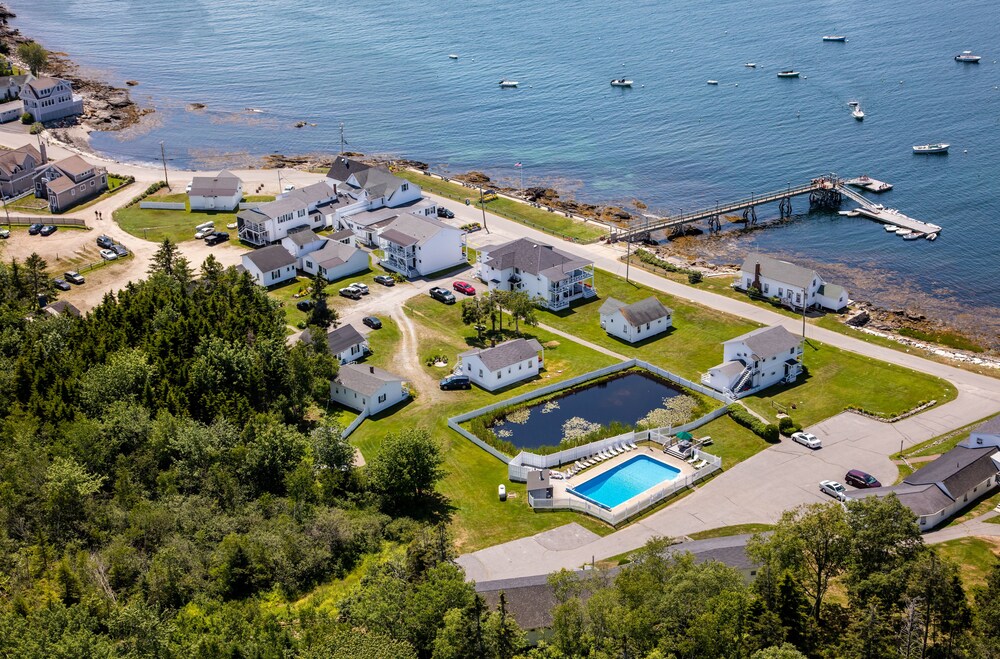 Bluebird Ocean Point Inn - photo 78