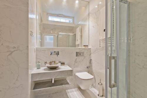 BmyGuest Exclusive Downtown Apartment