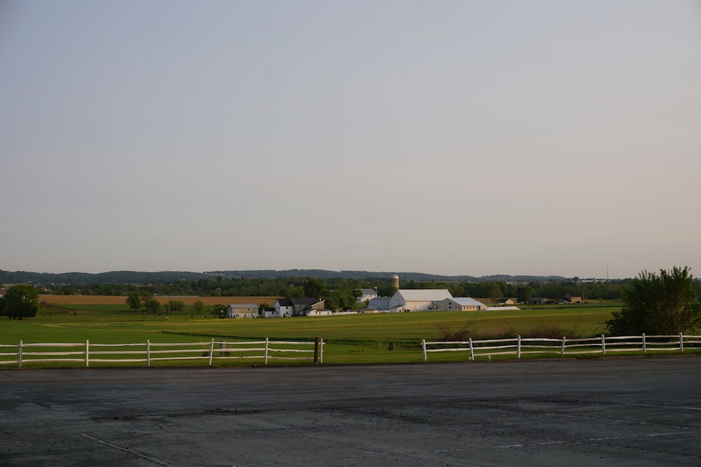 Harvest Drive Family Inn - photo 25