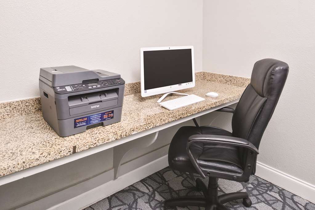 La Quinta Inn & Suites by Wyndham Abilene Mall - photo 26