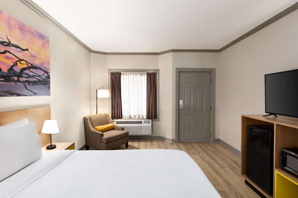 Days Inn by Wyndham Kingsland GA - photo 24