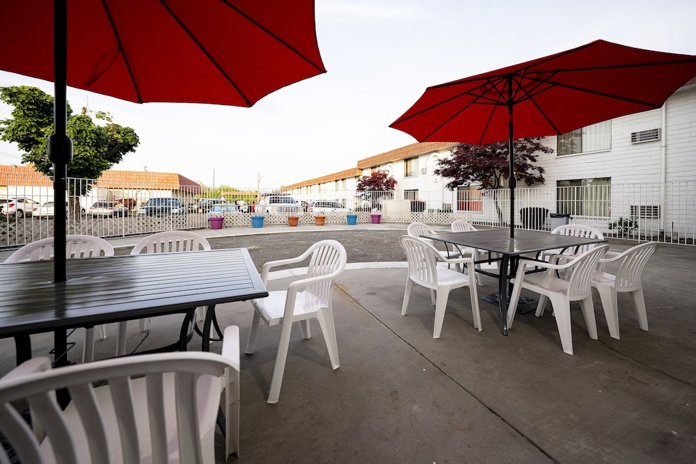 Hermiston Inn & Suites - photo 17