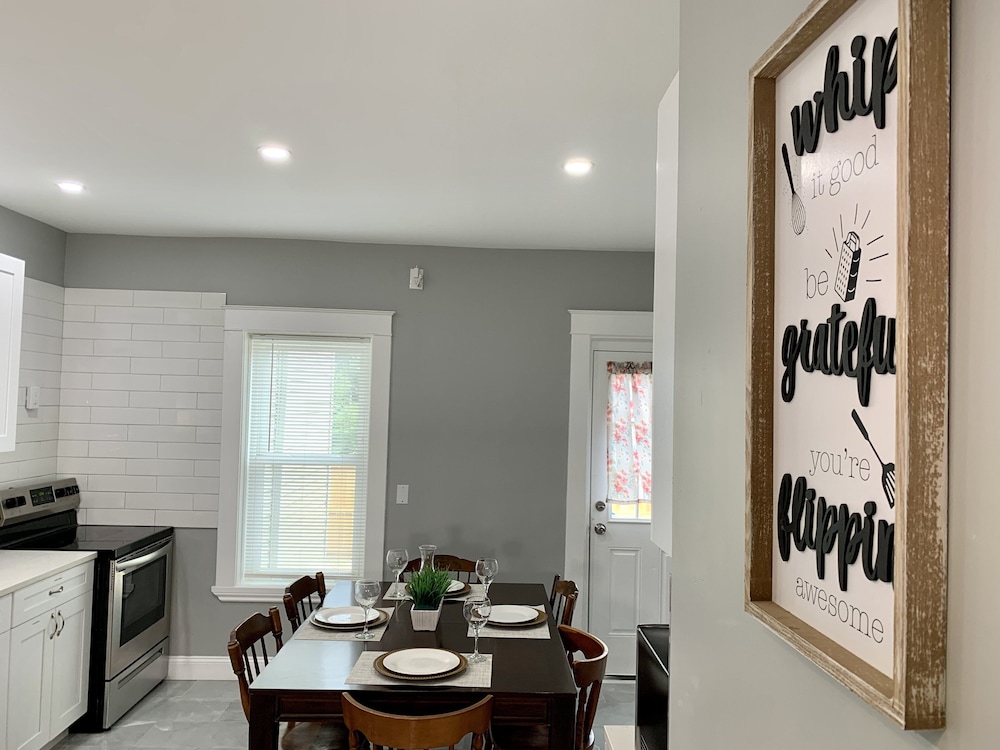 The Wheel of Fortune Duplex 8BR Parking - photo 18