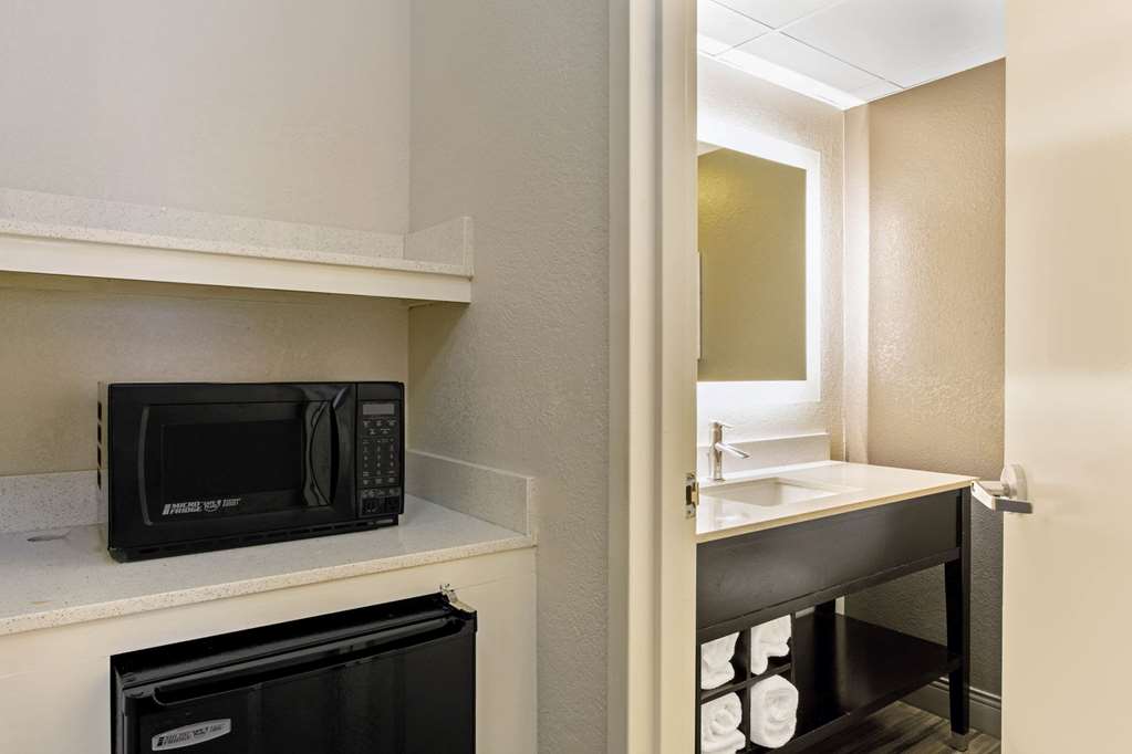 La Quinta Inn & Suites by Wyndham Boston Andover - photo 19