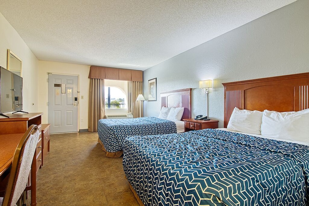 Regency Inn & Suites Macon - photo 4