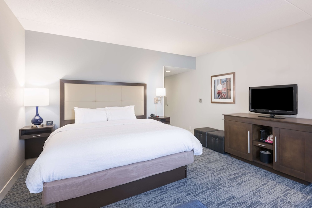 Hampton Inn Mount Airy - photo 24