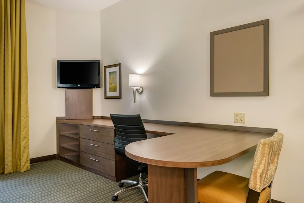 Candlewood Suites Fort Myers Sanibel Gateway an IHG Hotel - photo 3
