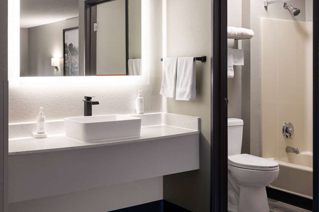 Super 8 by Wyndham Burnham Lewistown - photo 21