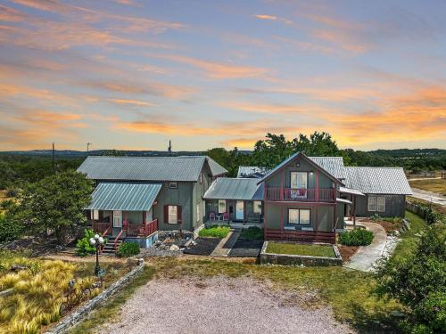 Swing On Inn — hotel in Dripping Springs