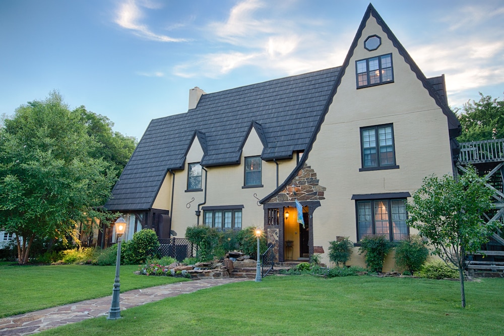 Graham Carroll House Bed & Breakfast — 4-Star Luxury Hotel in Muskogee, United States