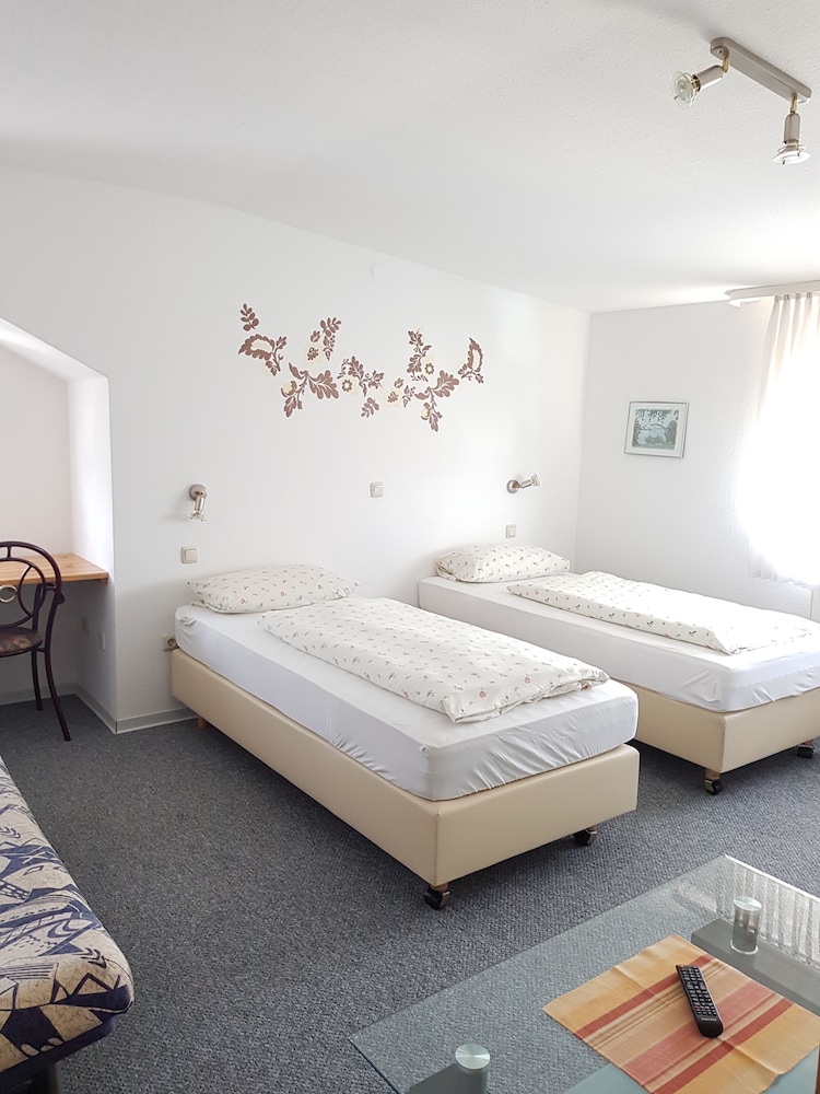 Hotel Pension Weller — hotel in Dietzenbach