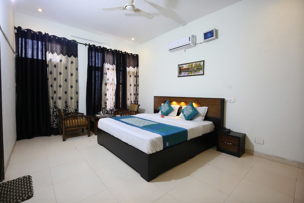 OYO 4890 Sector 21 Panchkula in Panchkula, India