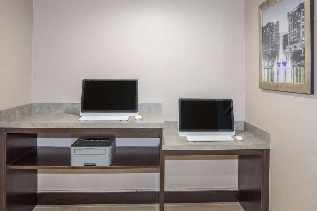 La Quinta Inn & Suites by Wyndham Orlando Universal area - photo 55