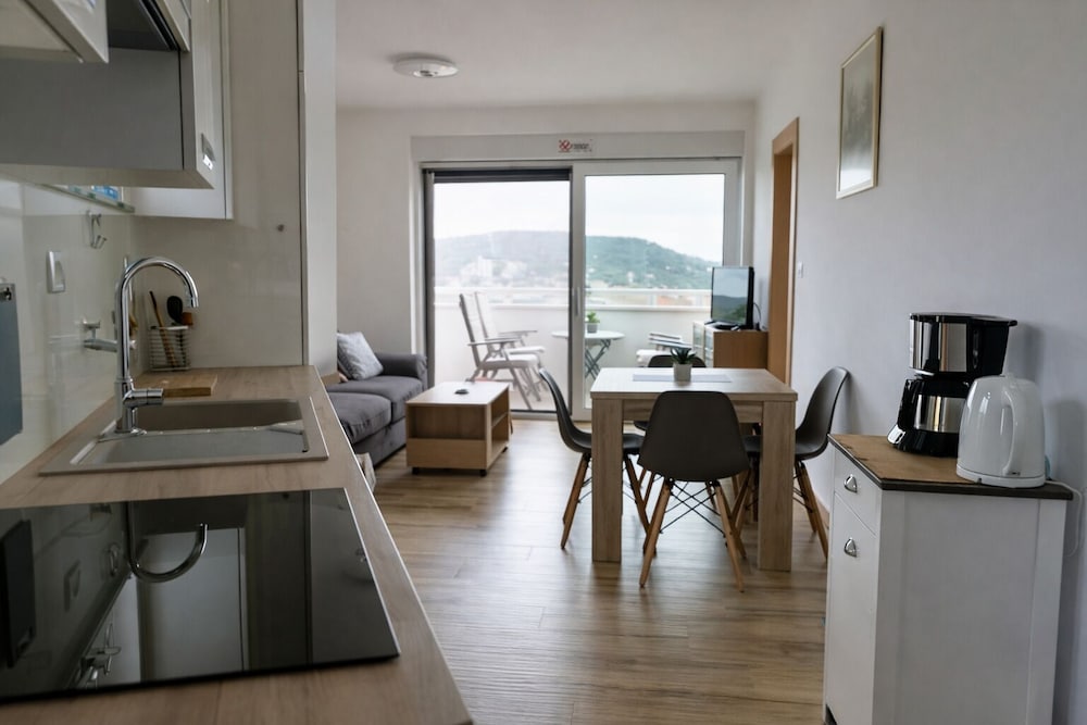 Apartman Barry — 4-Star Luxury Hotel in Primosten, Croatia